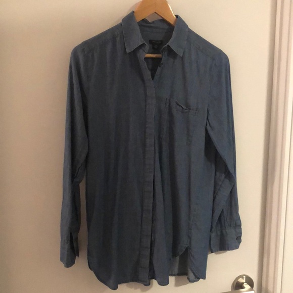 ๐ฅ3/$18๐ฅ EUC Ann Taylor Chambray Shirt - Picture 3 of 6